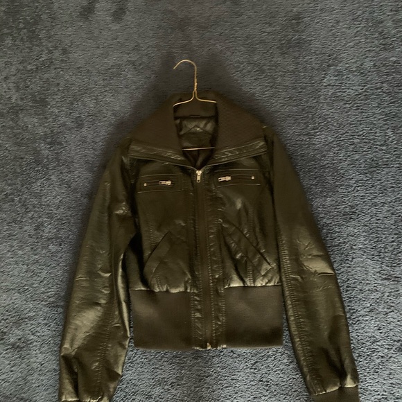 Leather jacket - Picture 4 of 4